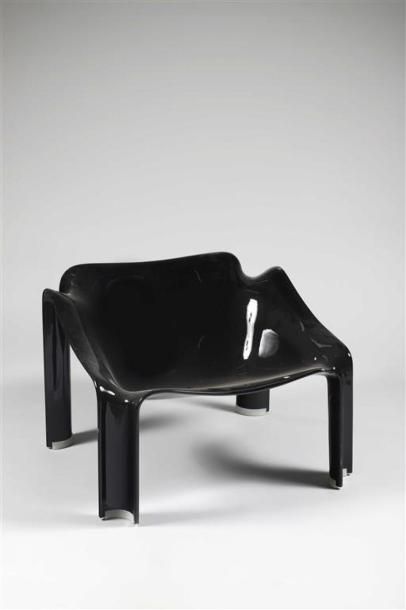  PIERRE PAULIN (1944-1999). Suite de quatre fauteuils modèle " F300 " à coque formant...