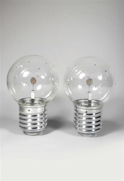 null ** HERVÉ ISLE DE BEAUCHAINE.
Lampe hommage à l'ampoule " E27 " de Thomas Edison...