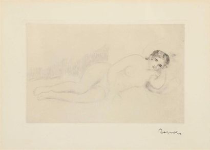  RENOIR (1841-1919). Nu féminin allongé. Eau-forte, signée du cachet en bas à droite....