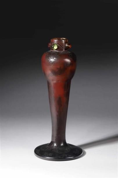 ÉMILE GALLÉ (1846-1904). Vase balustre fuselé...