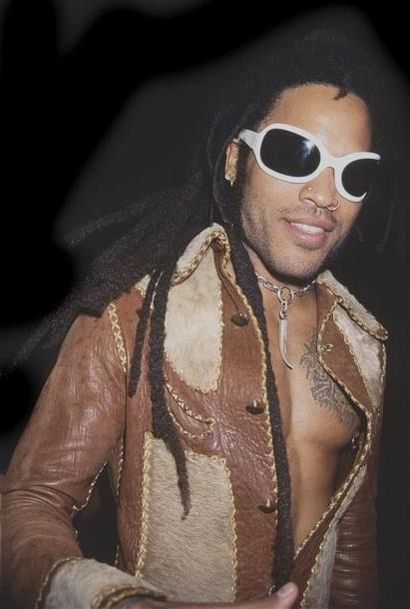 null LENNY KRAVITZ.
By Rose Hartman.
Betsey Johnson Fashion Show, Bryant Park.
2000.
Tirage...