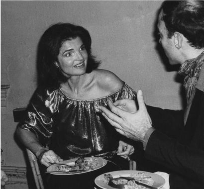 null JACKIE KENNEDY ONASSIS.
By Rose Hartman.
Louis Falco Dance Co. Benefit, Soho.
1981.
Tirage...
