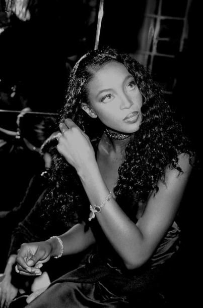 NAOMI CAMPBELL BACKSTAGE.
By Rose Hartman.
Victoria...