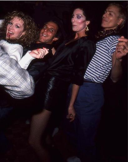 null CHER & FRIENDS DANCING.
By Rose Hartman.
Studio 54.
Late'1970's.
Tirage numérique...