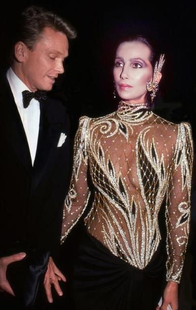 null BOB MACKIE & CHER.
By Rose Hartman.
Metropolitan Museum Costume Institute Gala.
1985.
Tirage...