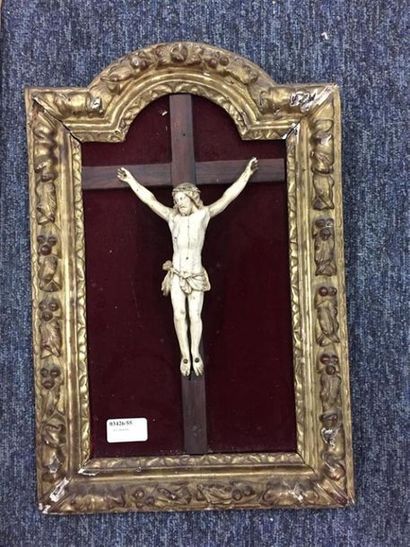 Christ en ivoire. XVIIème siècle, 21 x 12,5...