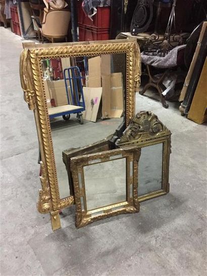 null 3 miroirs de style en bois stuqué et doré
En l'état