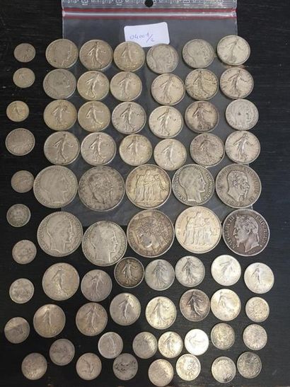 null Lot de pièces en argent comprenant : 
-2 x 10 Francs Hercule en argent (900/1000),...
