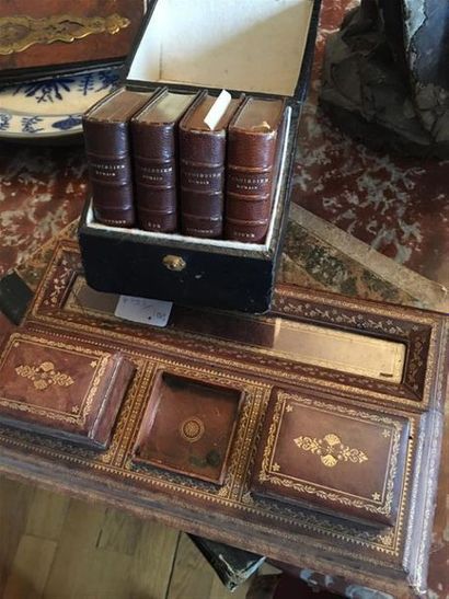 null Encrier de bureau et paroissien romain quatre volumes dans étui 1894 + Une mallette...