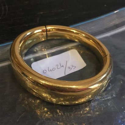null Bracelet jonc semi articulé en or jaune 18K (750 millièmes).
Poids : 38 g.
...