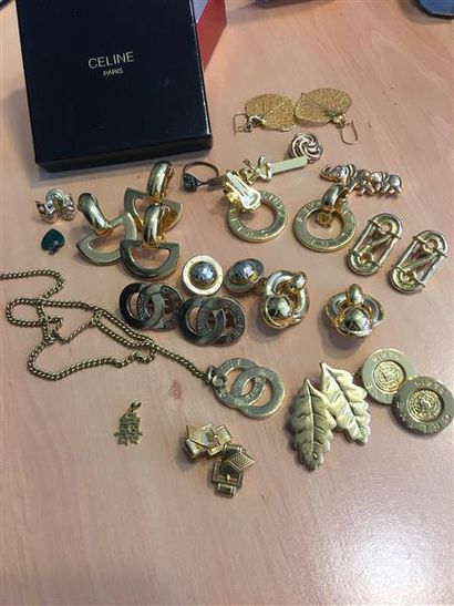null Dans une boîte Céline 
Lot de bijoux fantaisie dont 7 clips et un collier pendentif...