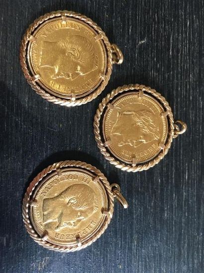 null 3 pièces Napoléon III en or, montures pendentif en or jaune 18K (750 millièmes)...