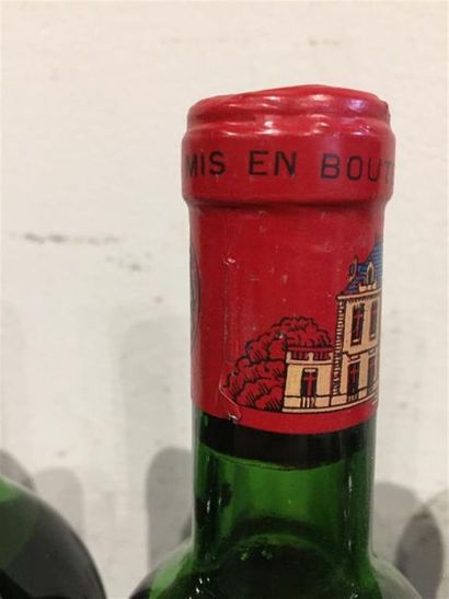 null 6 bouteilles CHÂTEAU MALESCOT-SAINT-EXUPERY, Margaux, 1971.
Légers frottement...