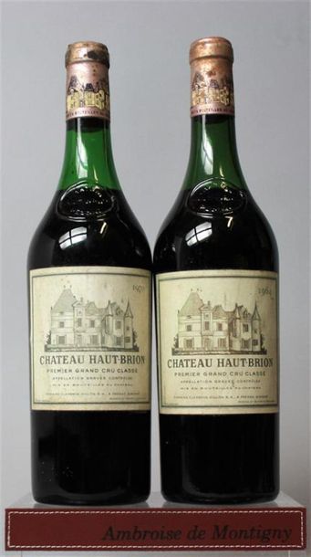 null 2 bouteilles CHÂTEAU HAUT BRION - 1er GCC Péssac Léognan, 1964.
Niveaux en haut...