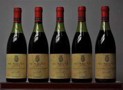 null 5 bouteilles MUSIGNY Grand cru - Comte G. de VOGUË, 1976.	
Étiquette légèrement...