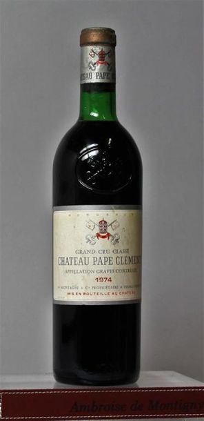 null 1 bouteille CHÂTEAU PAPE CLEMENT - Cru Classé Pessac Léognan, 1974.	
Étiquette...