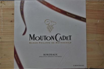 null 6 bouteilles MOUTON CADET - Domaine P. de ROTHSCHILD, 2005.	
Caisse bois d'...
