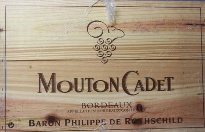 null 6 bouteilles MOUTON CADET - Domaine P. de ROTHSCHILD, 2006.	
Caisse bois d'...