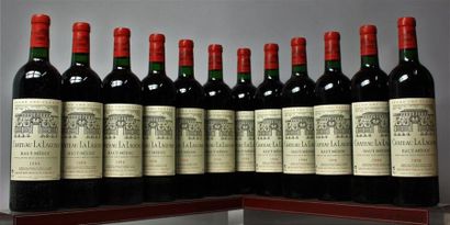 null 12 bouteilles CHÂTEAU La LAGUNE 3é GCC - Haut Médoc, 1998.	
Caisse bois d'o...