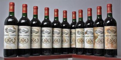  11 bouteilles CHÂTEAU de CAMENSAC - Haut Médoc, 1988.	 Etiquettes tachées, niveaux...