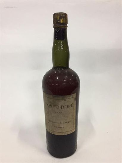  1 bouteille Porto doré expédié J.L. GARROS. Niveaux légèrement bas.