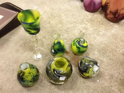null LAGNY, lot de 3 vases soliflores en verre marmoréen, 
H. : 40 cm.
On joint une...