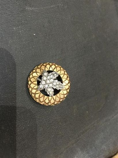 null Lot de bijoux fantaisie comprenant une broche gerbe, un bracelet ornée d'une...