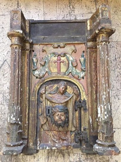 null Linteau et porte de tabernacle en bois sculpté, doré et polychromé, la porte...