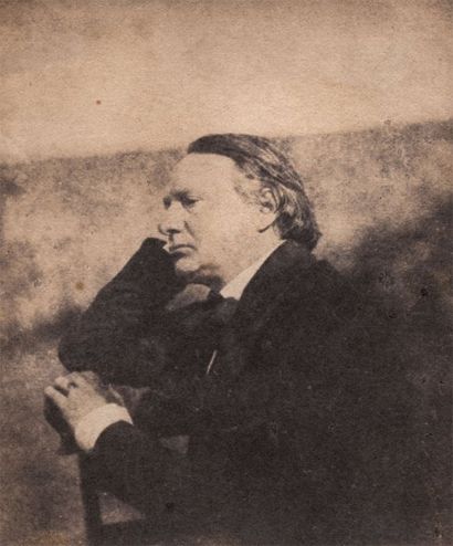 Jersey c. 1853-1855. Victor Hugo assis, profil gauche, Epreuve sur papier salé d'après...