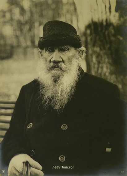 Léon Tolstoï, c. 1905 Tirage argentique d'époque, légendé en russe dans l'image....