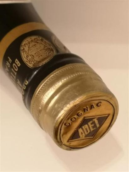null 1 bouteille COGNAC ADET SEWARD 1929. 
Certificat d'origine apposé au dos.