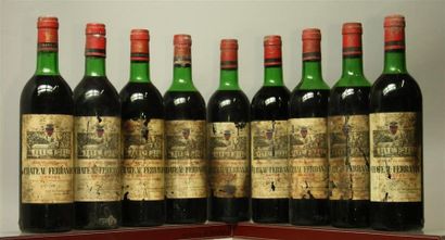 null 9 bouteilles CHÂTEAU FERRANDE - Graves 1977.
Etiquettes tachées, abimées, 5...