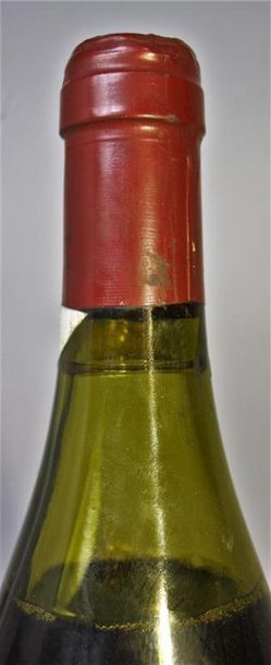null 1 bouteille de Nuits-Meurgers - Domaine Henri Jayer 1985.
Etiquette tachée,...