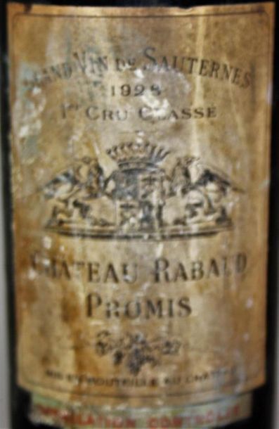 null 1 bouteille CHÂTEAU RABAUD PROMIS - 1er CC Sauternes 1928.
Etiquette tachée,...