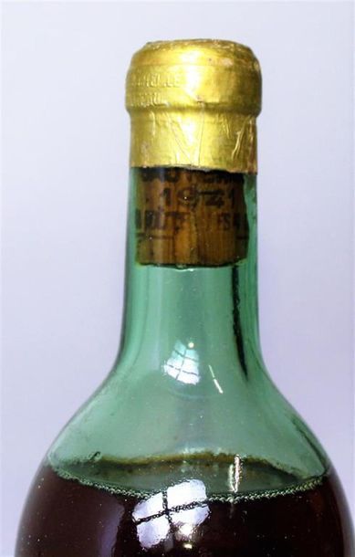 null 1 bouteille CHÂTEAU RAYNE VIGNEAU - 1er CC Sauternes 1941.
Etiquette manquante,...