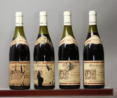 null 4 bouteilles MARSANAY - CAVES DES CORDELIERS 1989.
Etiquettes déchirées. Niveaux...
