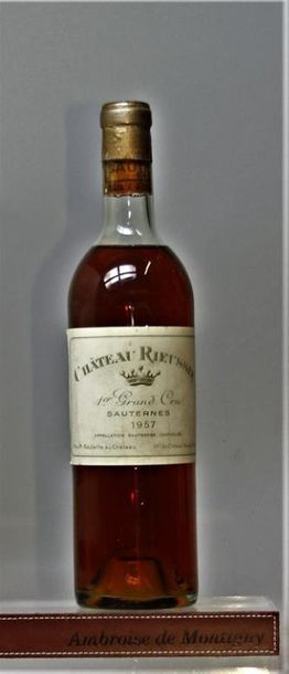 null 1 bouteille CHÂTEAU RIEUSSEC - 1er CC Sauternes 1957.
Niveau haute épaule.
