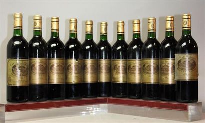null 11 bouteilles CHÂTEAU BATAILLEY - 5é GCC Pauillac 1986.
Etiquettes tachées,...