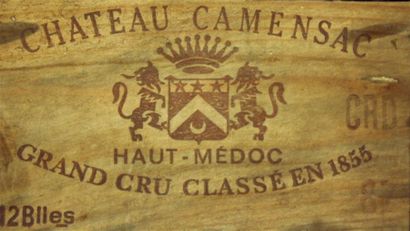 null 12 bouteilles CHÂTEAU CAMENSAC -Haut Médoc 1987.
Caisse bois. 
Etiquettes abimées...