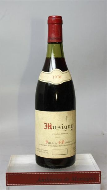 null 1 bouteille MUSIGNY Grand cru - G. ROUMIER, 1978.
Etiquette légèrement tachée,...