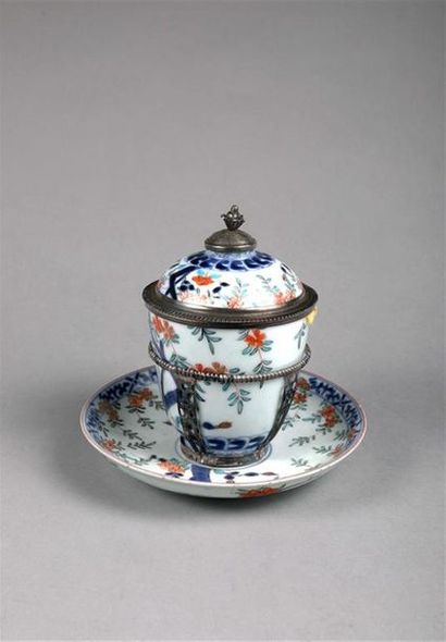 null CHINE (Époque Kangxi 1661-1722) : 
SORBET COUVERT ET SA SOUCOUPE en porcelaine...