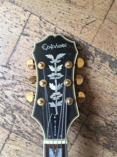 null Guitare electrique EPIPHONE / GIBSON, clefs GROVER.
N° de série U03072688.
...