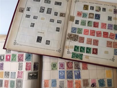 LOT d'albums de timbres comprenant : -Album...
