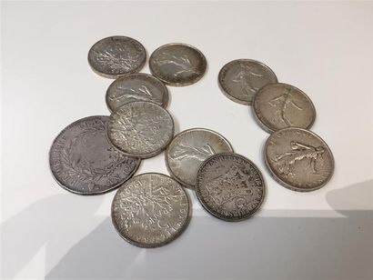 null LOT de pièces en argent comprenant : 
-FRANCE :
-1 x 5 francs Bonaparte Premier...