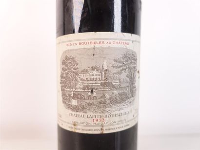 null 1 bouteille CH. LAFITE-ROTHSCHILD, 1er gcc, 1973 (Etiquette abîmée, niveau légèrement...