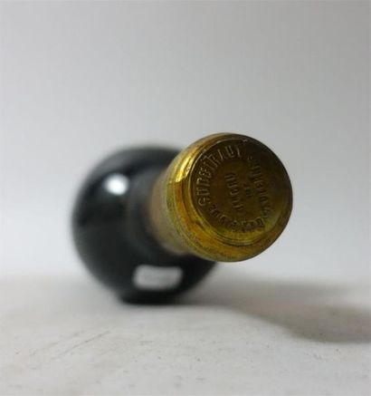 null 1 bouteille CH. SUDUIRAUT, 1er cc, Sauternes, 1948 (Etiquette légèrement tachée...