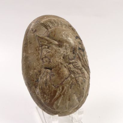  Archéologie. Rome. Dieu Mars, sculpture en relief sur un galet de pierre dure. L.... Gazette Drouot