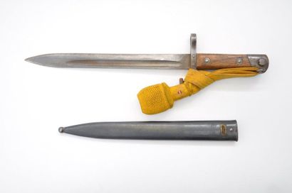 null BAÏONNETTE AUTRICHIENNE MOD 1895 Lame (24,5 cm), manche en bois et métal, dragonne...