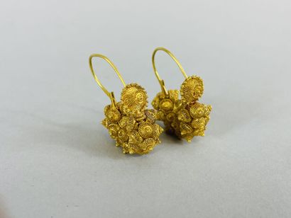 null Paire de pendants d'oreilles dans le goût étrusque en or jaune (750) redoré,...