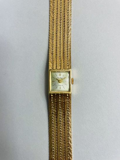 null DIFOR


Montre bracelet de dame en or jaune (750).


Boîtier carré, cadran à...